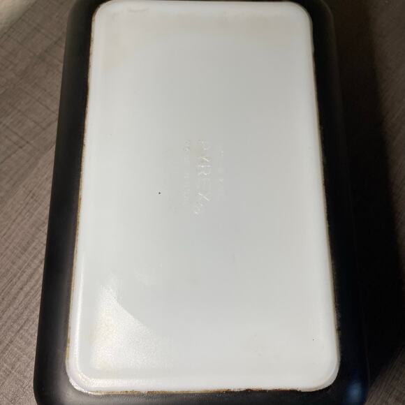 Black and White Snowflake Pyrex 575 B 2 quart Space saver - Picture 8 of 16